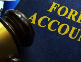 How do financial experts determine child support